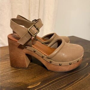 MIA Taupe Tan Platform Clog Sandals with Ankle Strap size 8 GUC
